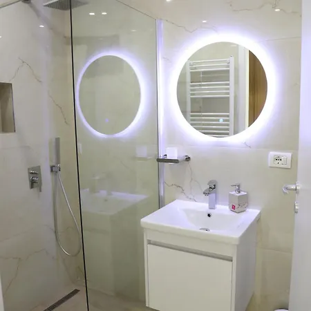 Center Cozy Modern 9/b Apartment *